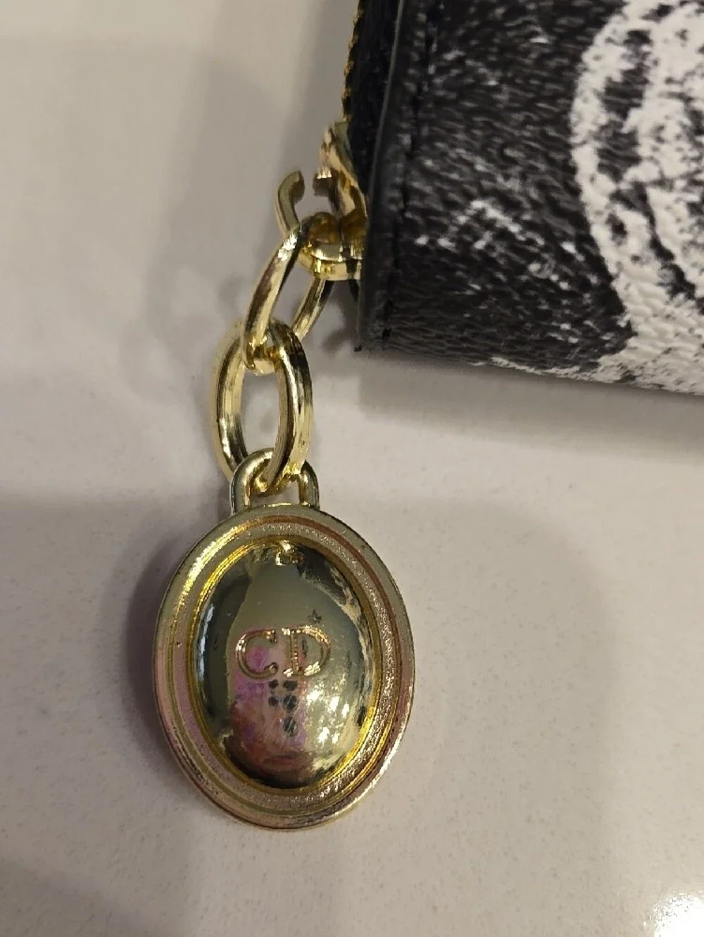 Unique Boutique compact zip